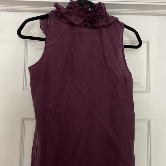 Sleeveless silk ruffled color top - Picture 2 of 3